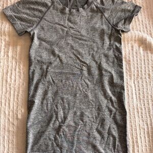 Swiftly Tech short sleeve 2.0 hip length Gray Short Sleeve Top